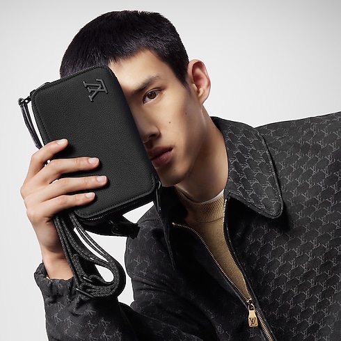 Túi Alpha LV Aerogram in Sản phẩm mới's Holiday Men's Selection collections by Louis Vuitton (Thu phóng sản phẩm)