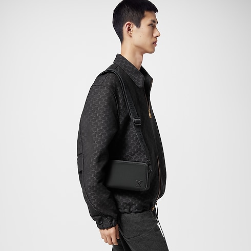 Túi Alpha LV Aerogram in Sản phẩm mới's Holiday Men's Selection collections by Louis Vuitton (Thu phóng sản phẩm)