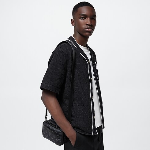 Túi Nano Alpha Monogram Eclipse in Đồ Nam's Túi All Collections collections by Louis Vuitton (Thu phóng sản phẩm)