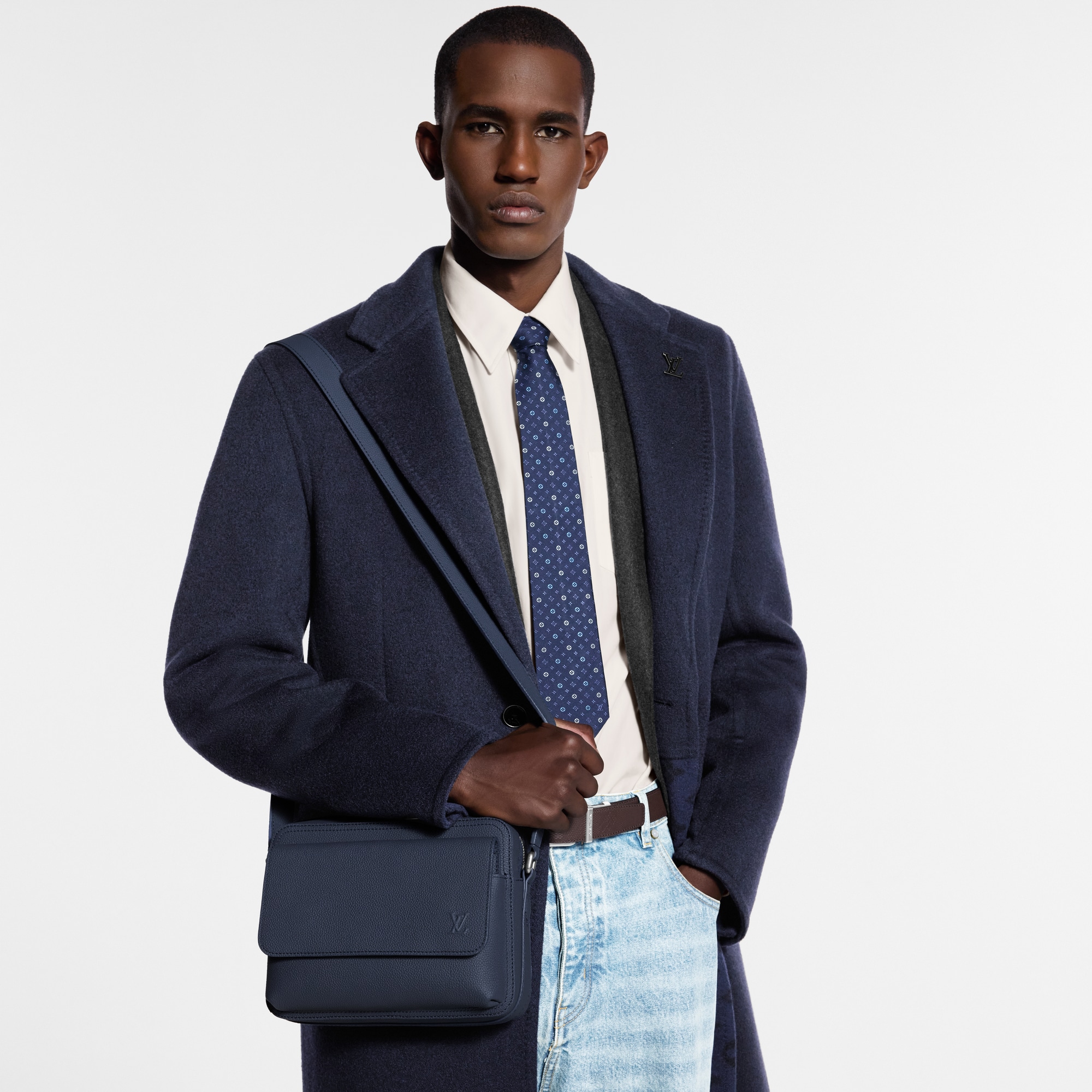 Túi Boarding Messenger LV Aerogram in Túi và Phụ kiện bằng da