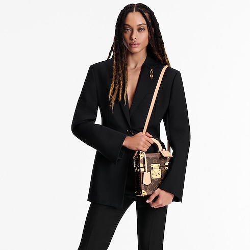 Túi Dạng Hộp Camera Box Monogram Canvas in Rương, Phụ kiện du lịch và Trang trí nội thất's Sản phẩm nổi bật Chiến dịch Art Of Living collections by Louis Vuitton (Thu phóng sản phẩm)