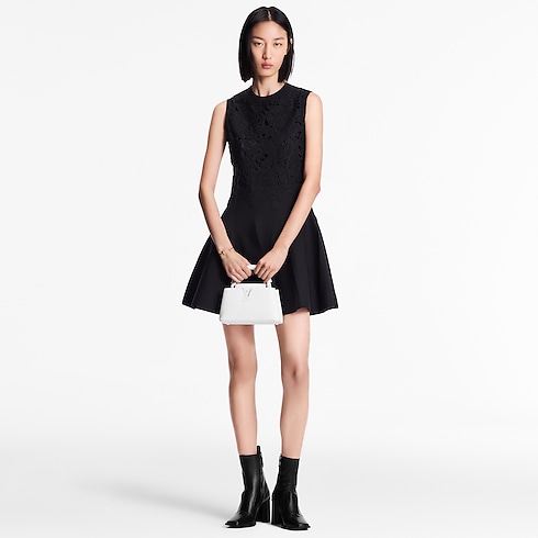 Túi Capucines East-West Mini Capucines in Đồ Nữ's Túi Túi Capucines collections by Louis Vuitton (Thu phóng sản phẩm)