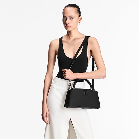 Túi Capucines East-West MM Capucines in Đồ Nữ's Túi Túi Capucines collections by Louis Vuitton (Thu phóng sản phẩm)