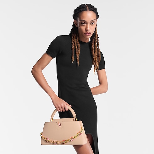 Túi Capucines MM East-West Capucines in Đồ Nữ's Túi Túi Capucines collections by Louis Vuitton (Thu phóng sản phẩm)