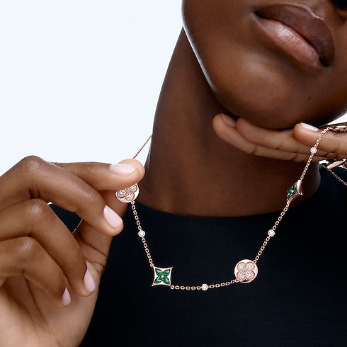 Vòng Cổ Color Blossom Star And Sun BB in Trang sức's Danh mục sản phẩm Vòng cổ và Mặt dây chuyền collections by Louis Vuitton (Thu phóng sản phẩm)