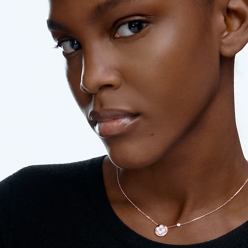 Vòng Cổ Color Blossom Sun BB in Trang sức's Danh mục sản phẩm Vòng cổ và Mặt dây chuyền collections by Louis Vuitton (Thu phóng sản phẩm)