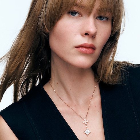 Vòng Cổ Color Blossom Double Star in Trang sức's Danh mục sản phẩm Vòng cổ và Mặt dây chuyền collections by Louis Vuitton (Thu phóng sản phẩm)