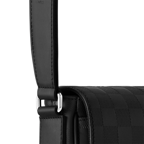 Túi District PM Da Damier Infini in Đồ Nam's Túi Tất cả Túi collections by Louis Vuitton (Thu phóng sản phẩm)