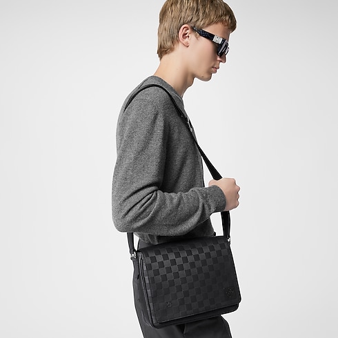 Túi District PM Da Damier Infini in Đồ Nam's Túi Tất cả Túi collections by Louis Vuitton (Thu phóng sản phẩm)