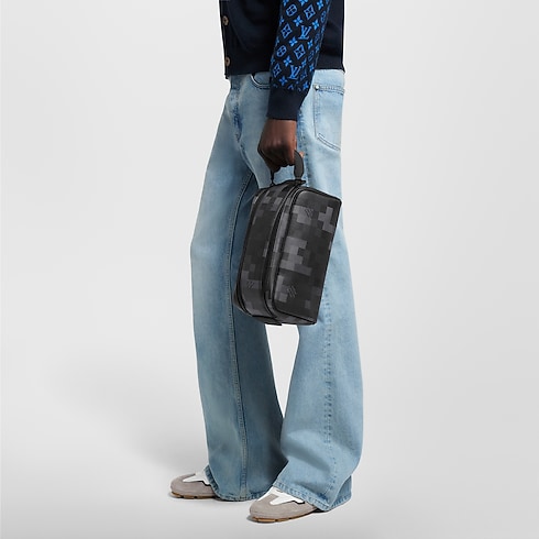 Túi Dopp Kit D16 in Đồ Nam's Du lịch Phụ kiện du lịch collections by Louis Vuitton (Thu phóng sản phẩm)