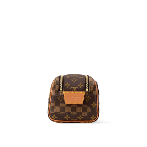Túi Dopp Kit in Đồ Nam's Du lịch Phụ kiện du lịch collections by Louis Vuitton (Thu phóng sản phẩm)