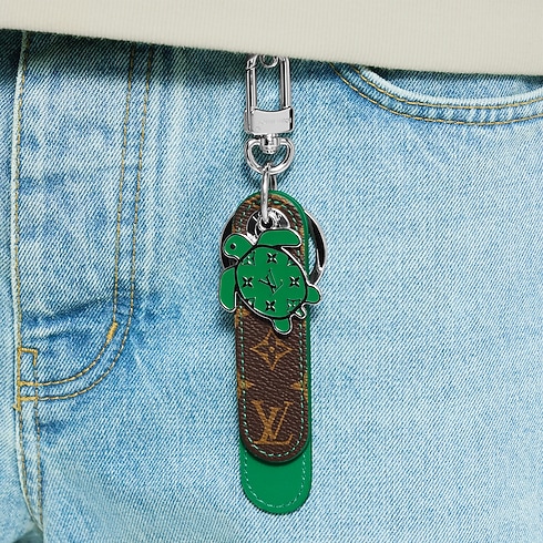 Móc Khóa Và Phụ Kiện Treo Túi Dragonne . in Đồ Nam's Phụ kiện Móc khóa và Phụ kiện treo túi collections by Louis Vuitton (Thu phóng sản phẩm)