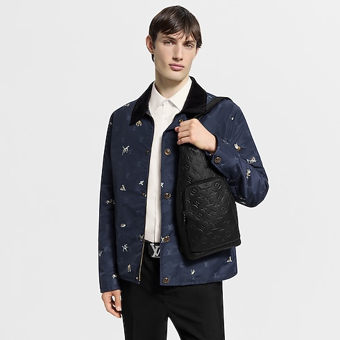 Túi Đeo Chéo Duo Monogram Shadow Leather in Túi và Phụ kiện bằng da's Túi xách nam Mới nhất collections by Louis Vuitton (Thu phóng sản phẩm)