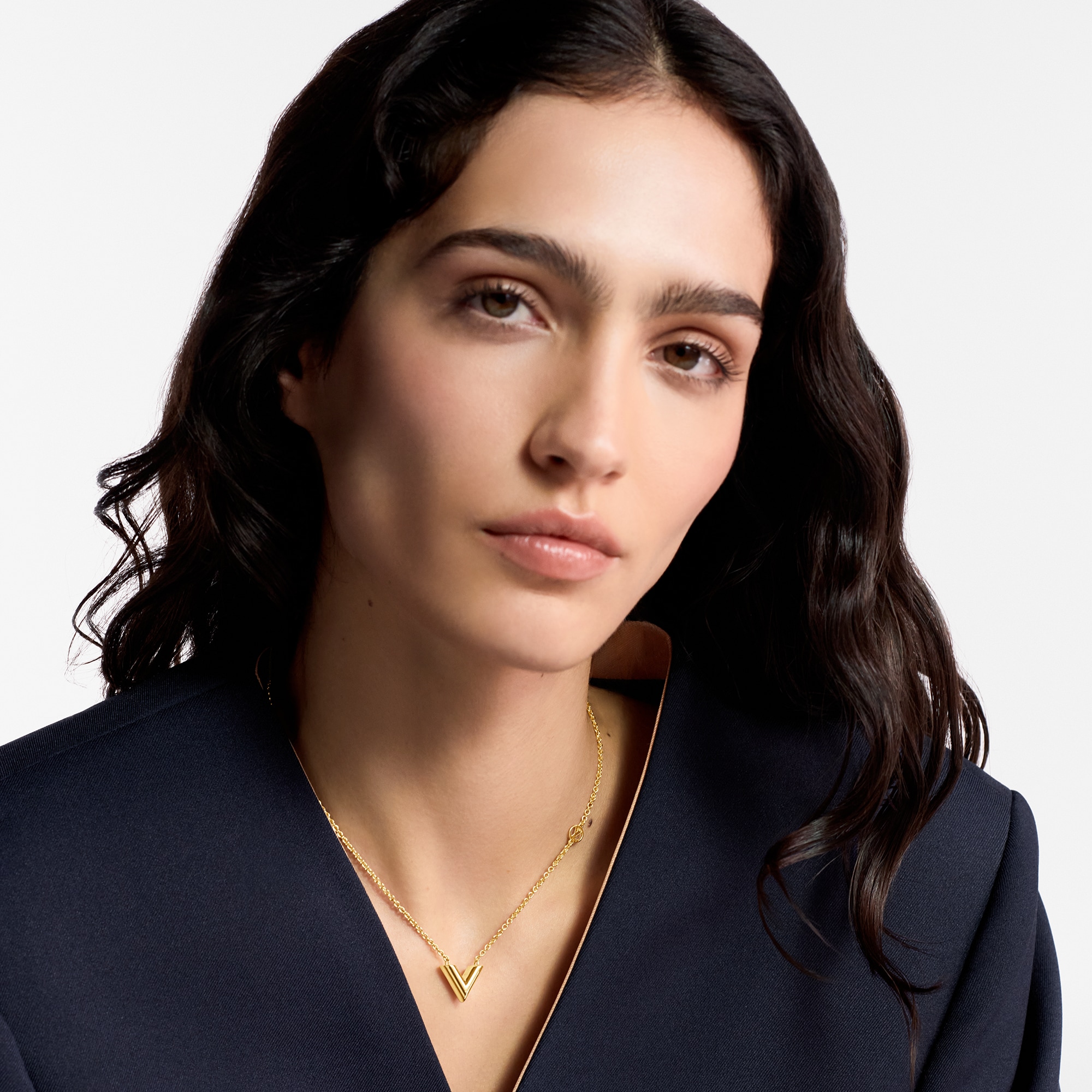 Vòng Cổ Essential V  . in Đồ Nữ