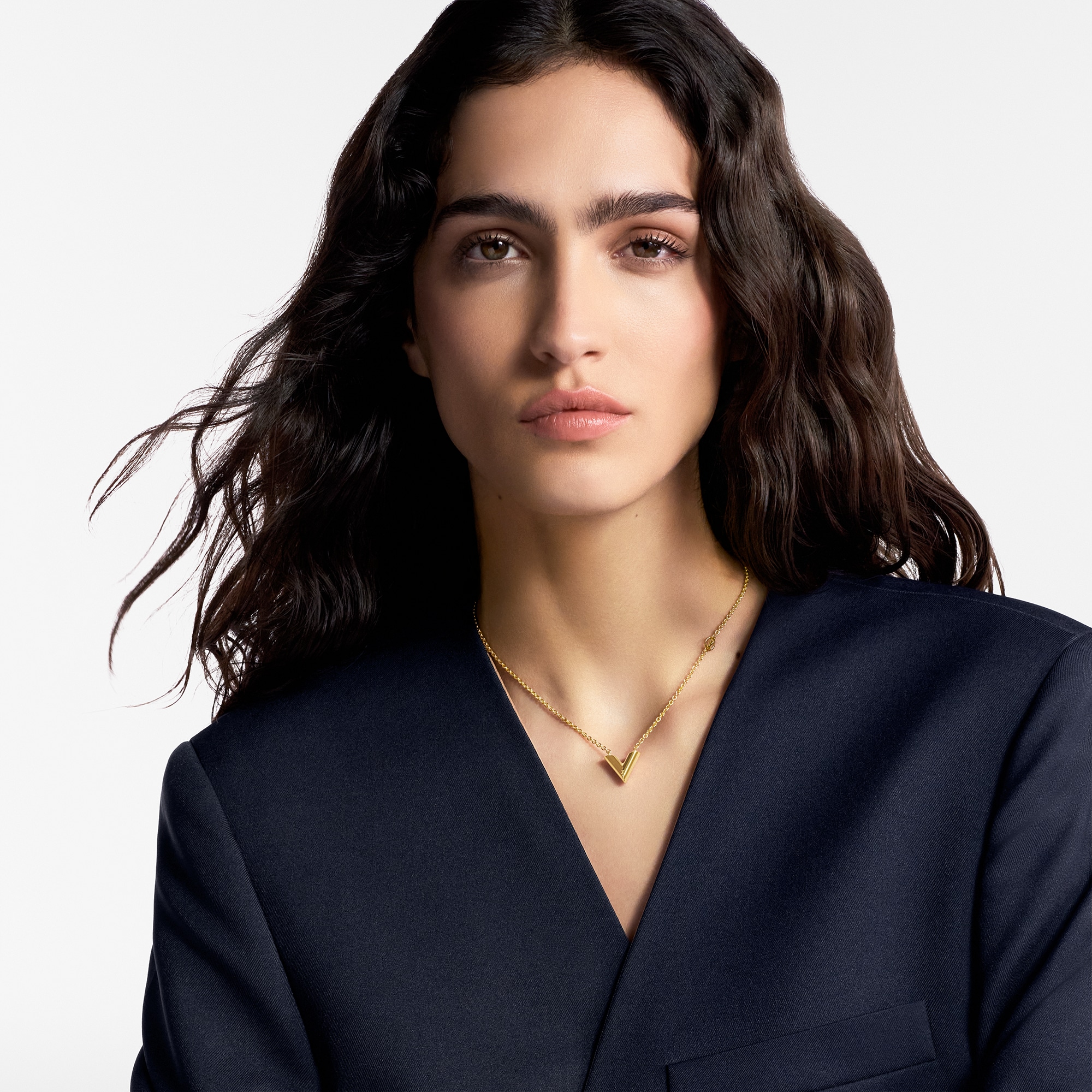 Vòng Cổ Essential V  . in Đồ Nữ