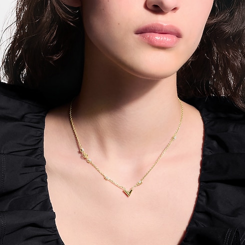 Vòng Cổ Essential V Strass PM . in Đồ Nữ's Trang sức thời trang Vòng cổ collections by Louis Vuitton (Thu phóng sản phẩm)