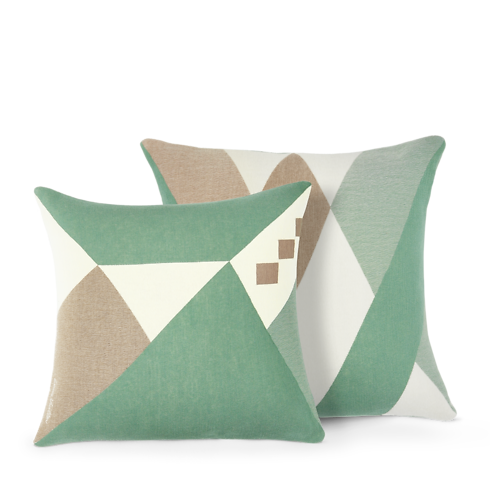 Gối Everest in Rương, Phụ kiện du lịch và Trang trí nội thất's Trang trí nội thất và Nghệ thuật không gian phòng ăn Đồ dệt may khác collections by Louis Vuitton (Thu phóng sản phẩm)