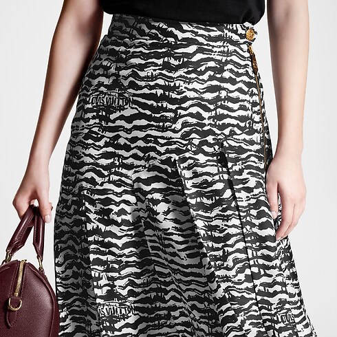 Váy Lụa in Đồ Nữ's Trang phục Váy và Quần ngắn collections by Louis Vuitton (Thu phóng sản phẩm)