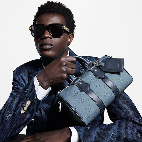 Túi Keepall Bandoulière 25 Monogram khác in Túi và Phụ kiện bằng da's Túi xách nam Túi biểu tượng collections by Louis Vuitton (Thu phóng sản phẩm)