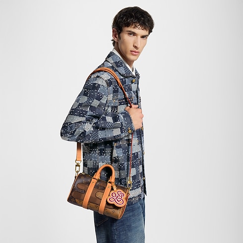Túi Keepall Bandoulière 25 Monogram khác in Túi và Phụ kiện bằng da's Túi xách nam Túi biểu tượng collections by Louis Vuitton (Thu phóng sản phẩm)