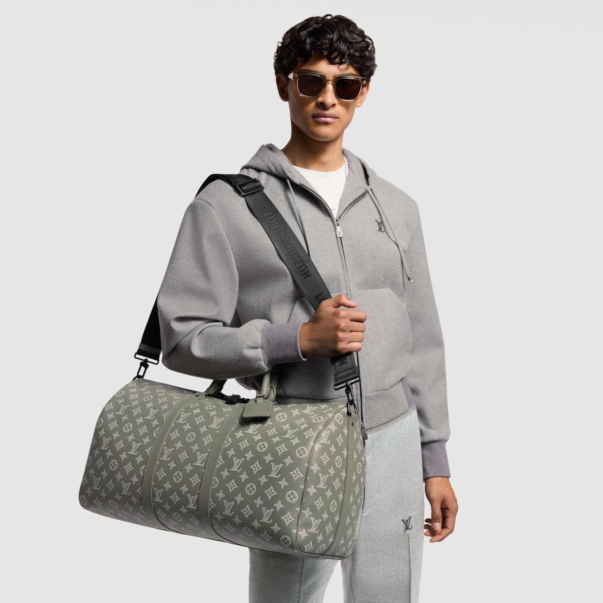 Túi Keepall Bandoulière 50 Monogram Shadow Leather in Đồ Nam