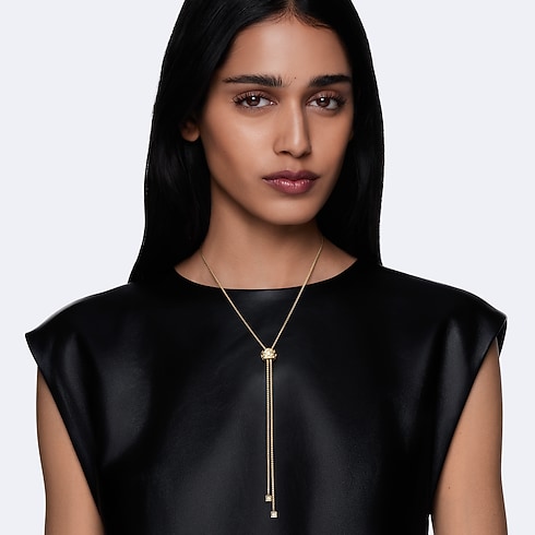 Le Damier de Louis Vuitton Long Pendant, Yellow Gold and Diamonds in Trang sức's Danh mục sản phẩm Vòng cổ và Mặt dây chuyền collections by Louis Vuitton (Thu phóng sản phẩm)