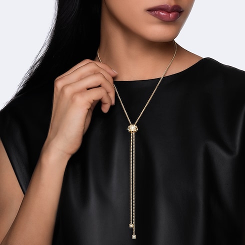 Le Damier de Louis Vuitton Long Pendant, Yellow Gold and Diamonds in Trang sức's Danh mục sản phẩm Vòng cổ và Mặt dây chuyền collections by Louis Vuitton (Thu phóng sản phẩm)