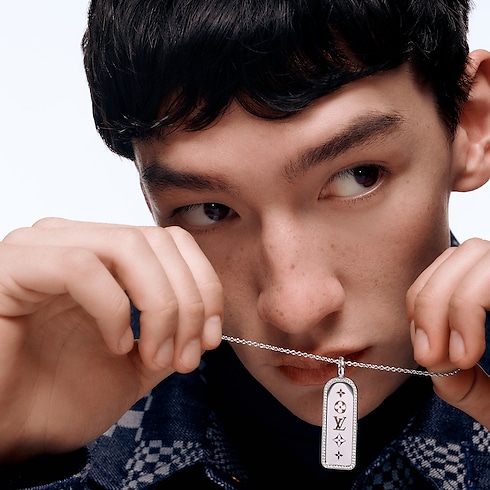 Vòng Cổ Les Gastons Vuittons Tag - Cỡ Lớn in Les Extraordinaires's Đồ trang sức Vòng cổ và Mặt dây chuyền collections by Louis Vuitton (Thu phóng sản phẩm)