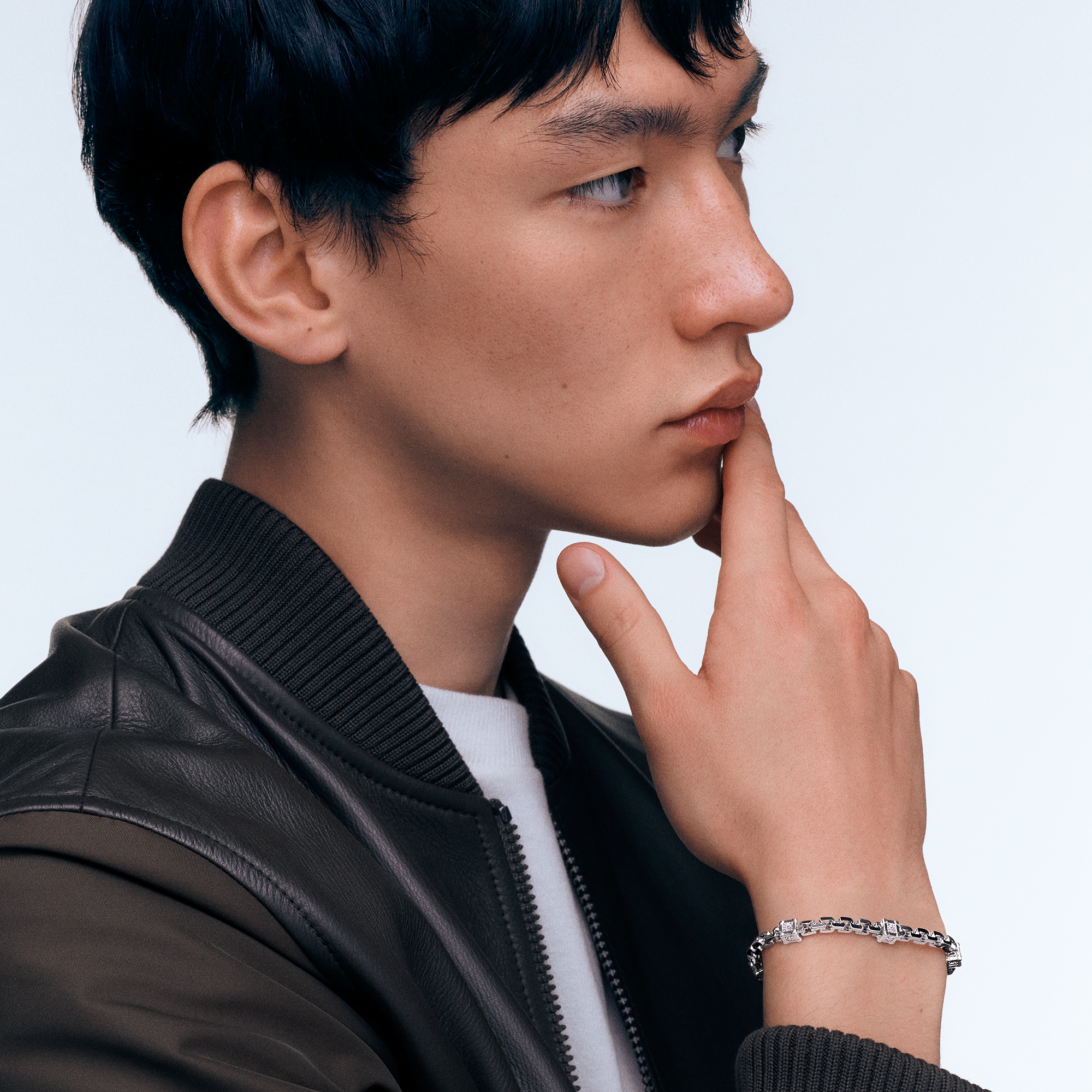 Vòng Tay Les Gastons Vuitton Trunk   in Trang sức