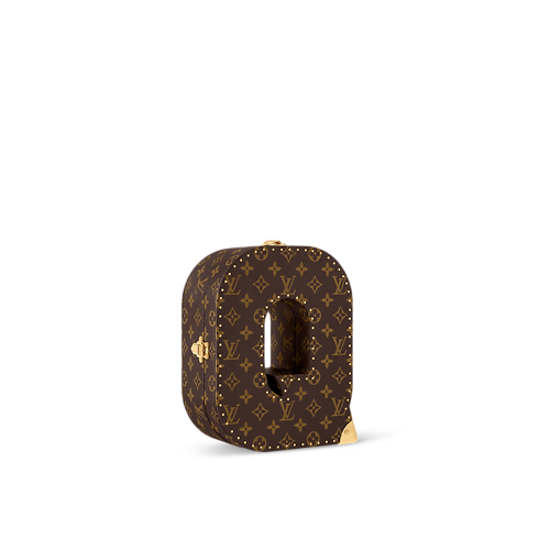 Rương Chữ Q Monogram in Les Extraordinaires's Rương Letter Trunks collections by Louis Vuitton (Thu phóng sản phẩm)