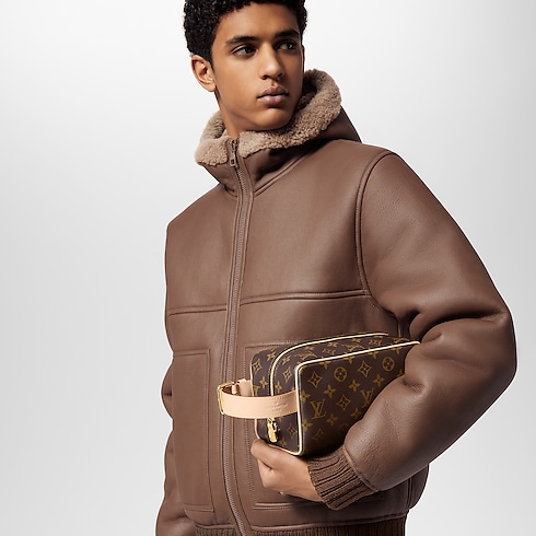 Túi Trousse Toilette Locker Dopp Kit Monogram in Đồ Nam's Du lịch Phụ kiện du lịch collections by Louis Vuitton (Thu phóng sản phẩm)