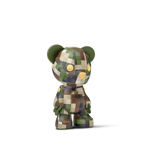 Gấu Louis Collectible Damoflage Nylon in Rương, Phụ kiện du lịch và Trang trí nội thất's Sản phẩm nổi bật Chiến dịch Art Of Living collections by Louis Vuitton (Thu phóng sản phẩm)