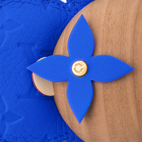 LV Colormania Vivienne Doll in Rương, Phụ kiện du lịch và Trang trí nội thất's Sản phẩm nổi bật Chiến dịch Art Of Living collections by Louis Vuitton (Thu phóng sản phẩm)