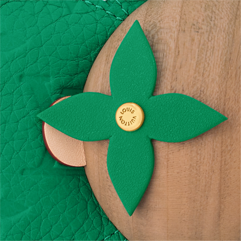 LV Colormania Vivienne Doll in Rương, Phụ kiện du lịch và Trang trí nội thất's Sản phẩm nổi bật Chiến dịch Art Of Living collections by Louis Vuitton (Thu phóng sản phẩm)