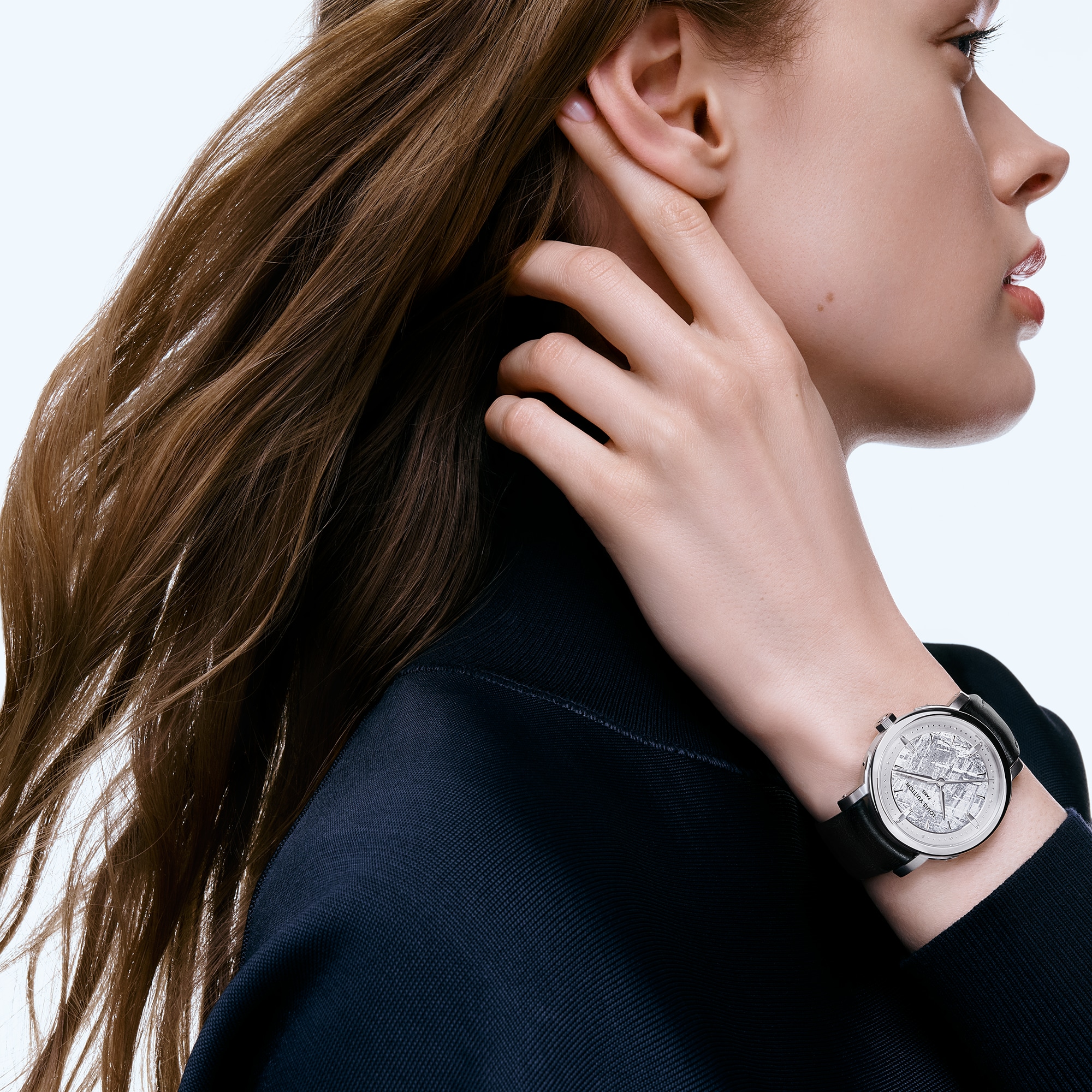 Đồng Hồ Louis Vuitton Escale Automatic 39MM  in Đồng hồ
