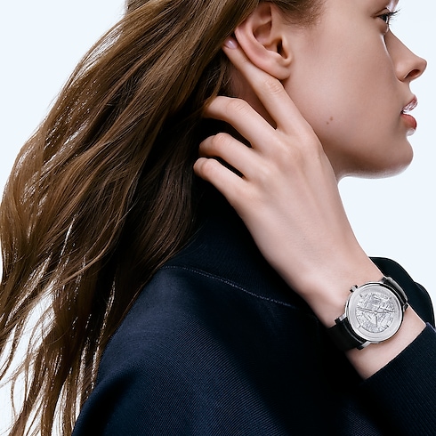 Đồng Hồ Louis Vuitton Escale Automatic 39MM in Đồng hồ's Tất cả Đồng hồ } collections by Louis Vuitton (Thu phóng sản phẩm)