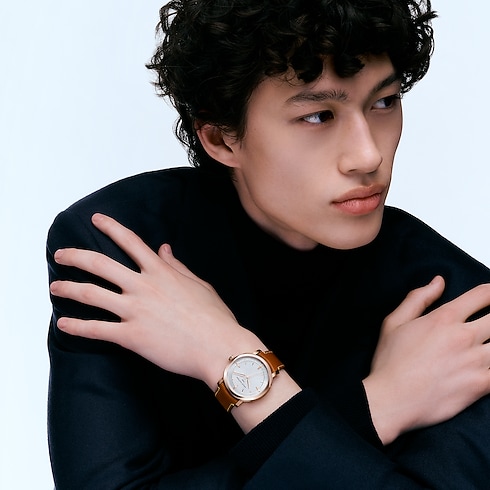 Đồng Hồ Louis Vuitton Escale Automatic 39MM in Đồng hồ's Tất cả Đồng hồ } collections by Louis Vuitton (Thu phóng sản phẩm)