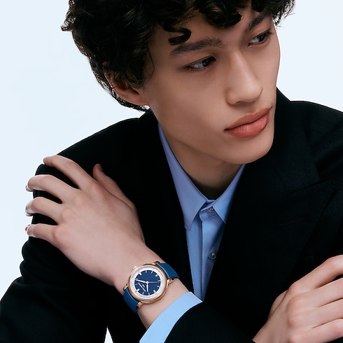 Đồng Hồ Louis Vuitton Escale Automatic 39MM in Đồng hồ's Tất cả Đồng hồ } collections by Louis Vuitton (Thu phóng sản phẩm)