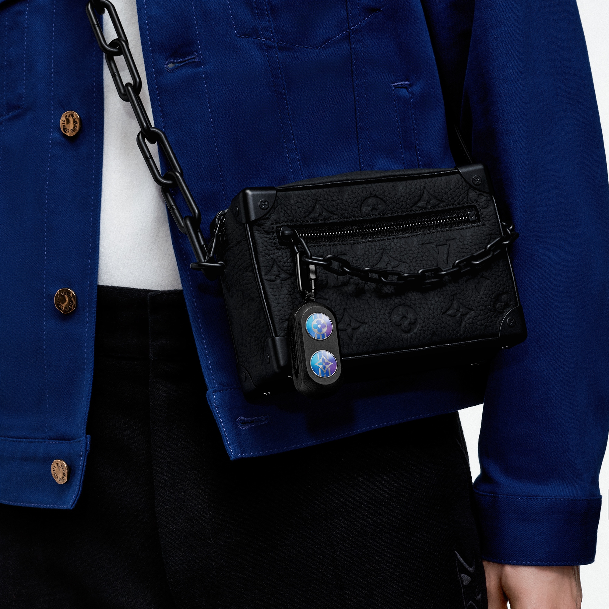 Tai Nghe Louis Vuitton Horizon Light Up  in Rương, Phụ kiện du lịch và Trang trí nội thất