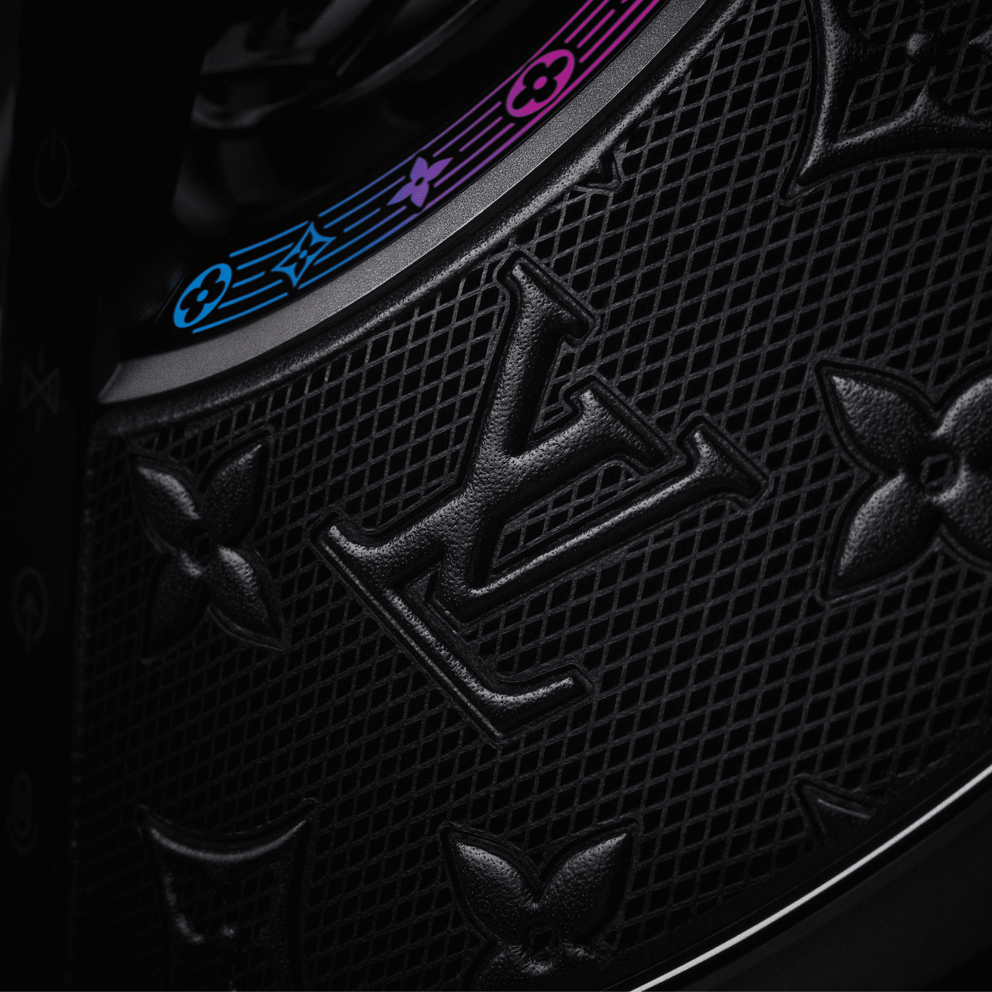 Loa Không Dây Louis Vuitton Horizon Light Up  in Rương, Phụ kiện du lịch và Trang trí nội thất