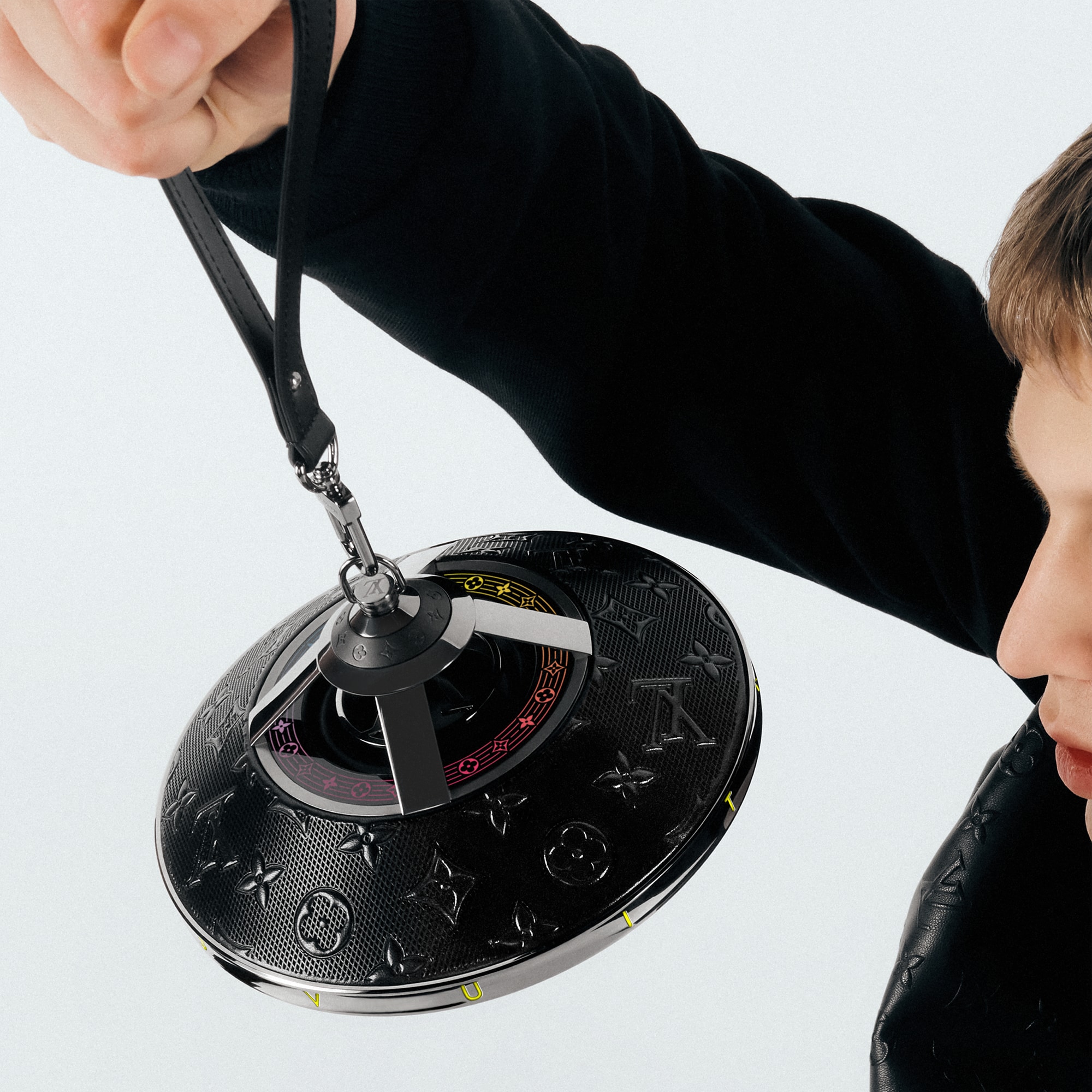 Loa Không Dây Louis Vuitton Horizon Light Up  in Rương, Phụ kiện du lịch và Trang trí nội thất