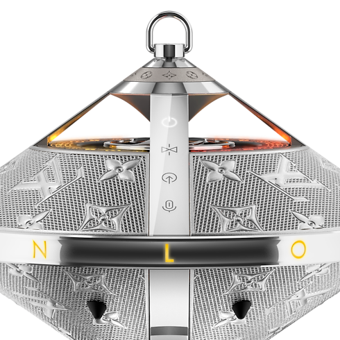 Loa Không Dây Louis Vuitton Horizon Light Up in Rương, Phụ kiện du lịch và Trang trí nội thất's Sản phẩm công nghệ và Phụ kiện Thiết bị âm thanh, Đồng hồ thông minh và Phụ kiện collections by Louis Vuitton (Thu phóng sản phẩm)