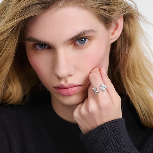 Nhẫn Louisette Signature . in Đồ Nữ's Trang sức thời trang Nhẫn collections by Louis Vuitton (Thu phóng sản phẩm)