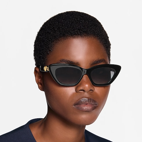 Mắt Kính Dáng Mắt Mèo LV Charms . in Đồ Nữ's Phụ kiện Mắt kính collections by Louis Vuitton (Thu phóng sản phẩm)