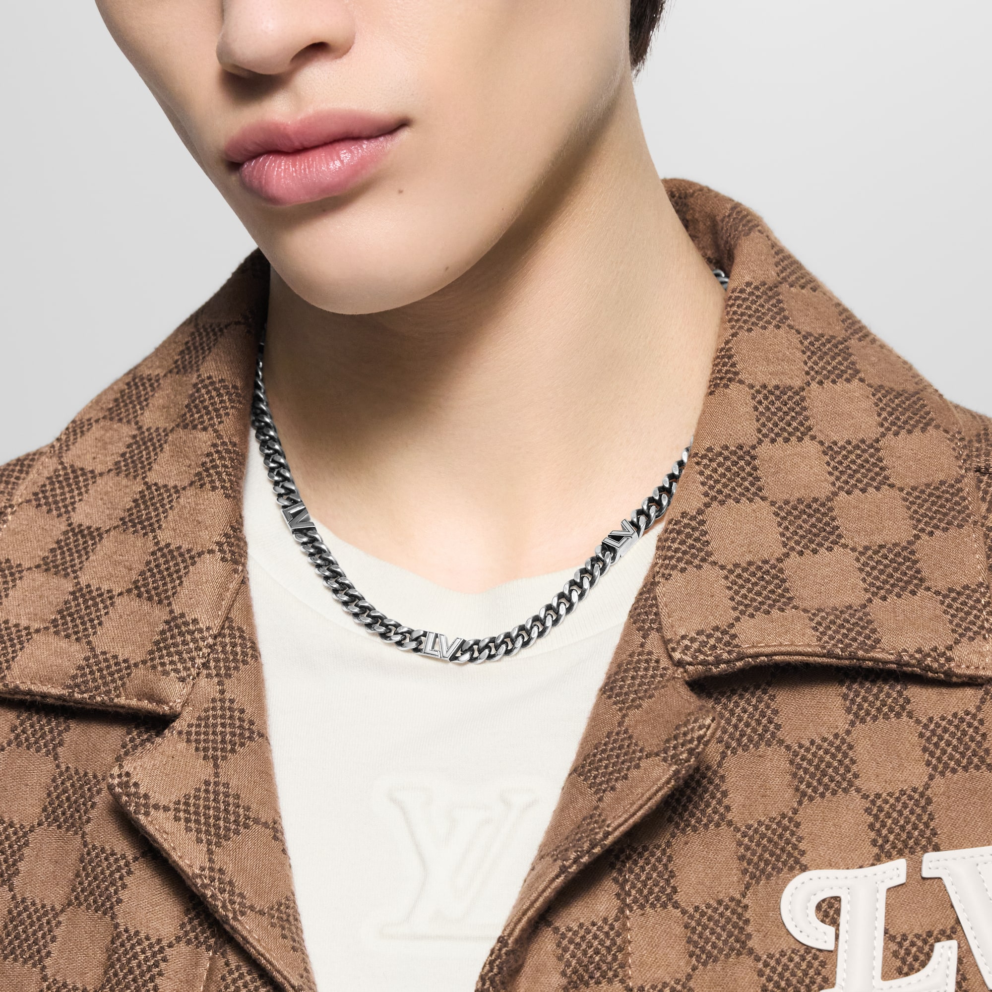 LV Club Chain Necklace . in Đồ Nam