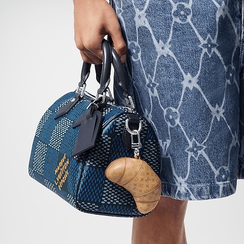 Phụ Kiện Treo Túi LV Croissant . in Đồ Nam's Phụ kiện Móc khóa và Phụ kiện treo túi collections by Louis Vuitton (Thu phóng sản phẩm)
