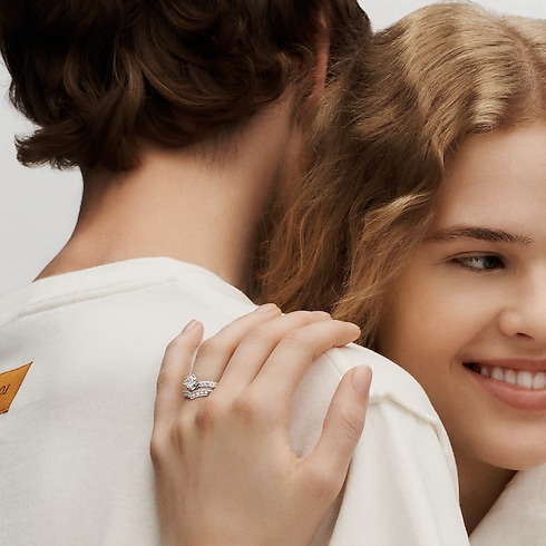 Nhẫn LV Diamonds Pavé V in Trang sức's Danh mục sản phẩm Nhẫn cưới collections by Louis Vuitton (Thu phóng sản phẩm)