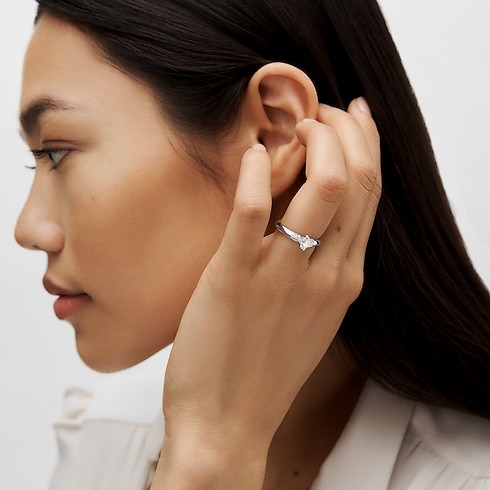 Nhẫn LV Diamonds Solitaire in Trang sức's Các bộ sưu tập LV Diamonds collections by Louis Vuitton (Thu phóng sản phẩm)