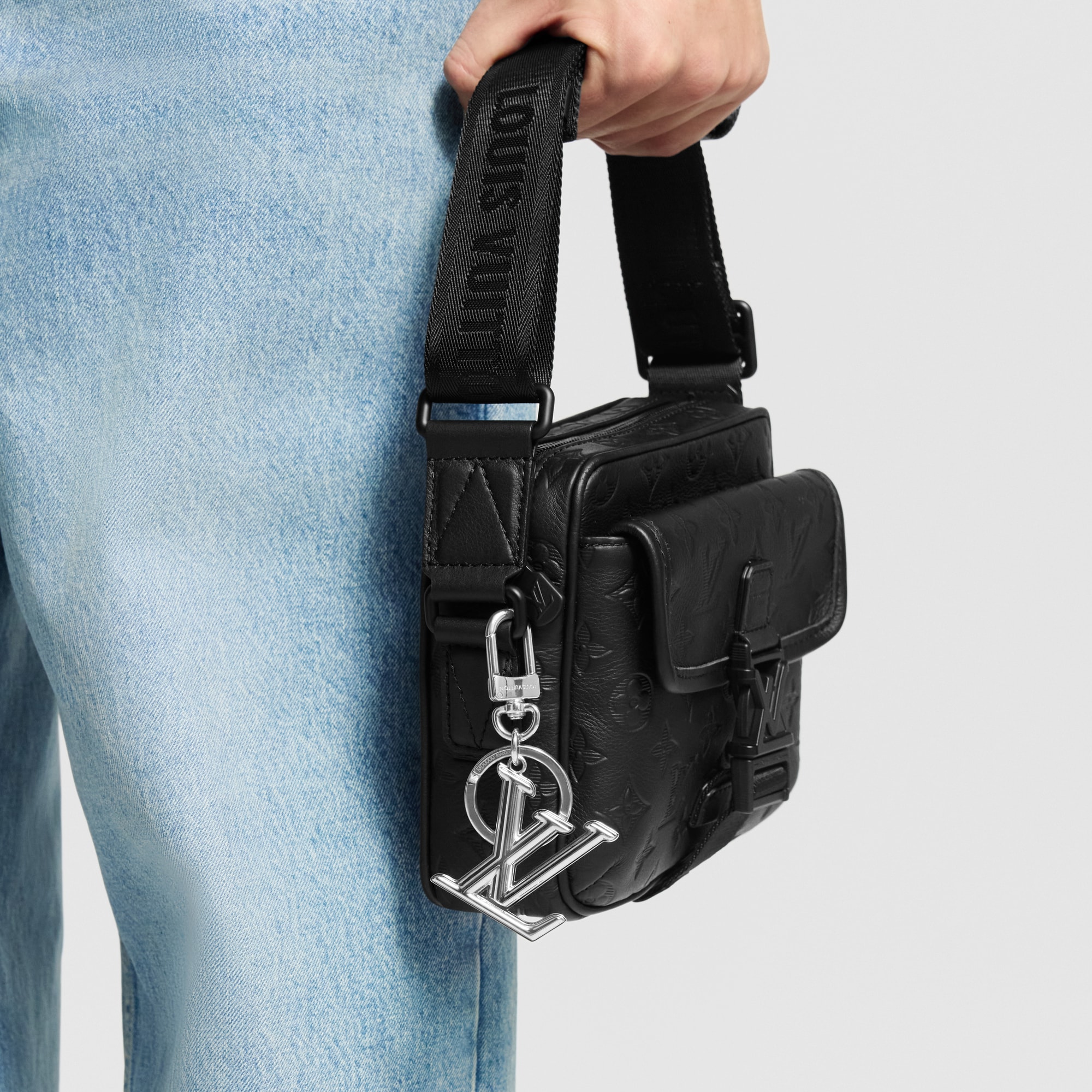 Móc Khóa Và Phụ Kiện Treo Túi LV Dimension . in Đồ Nam