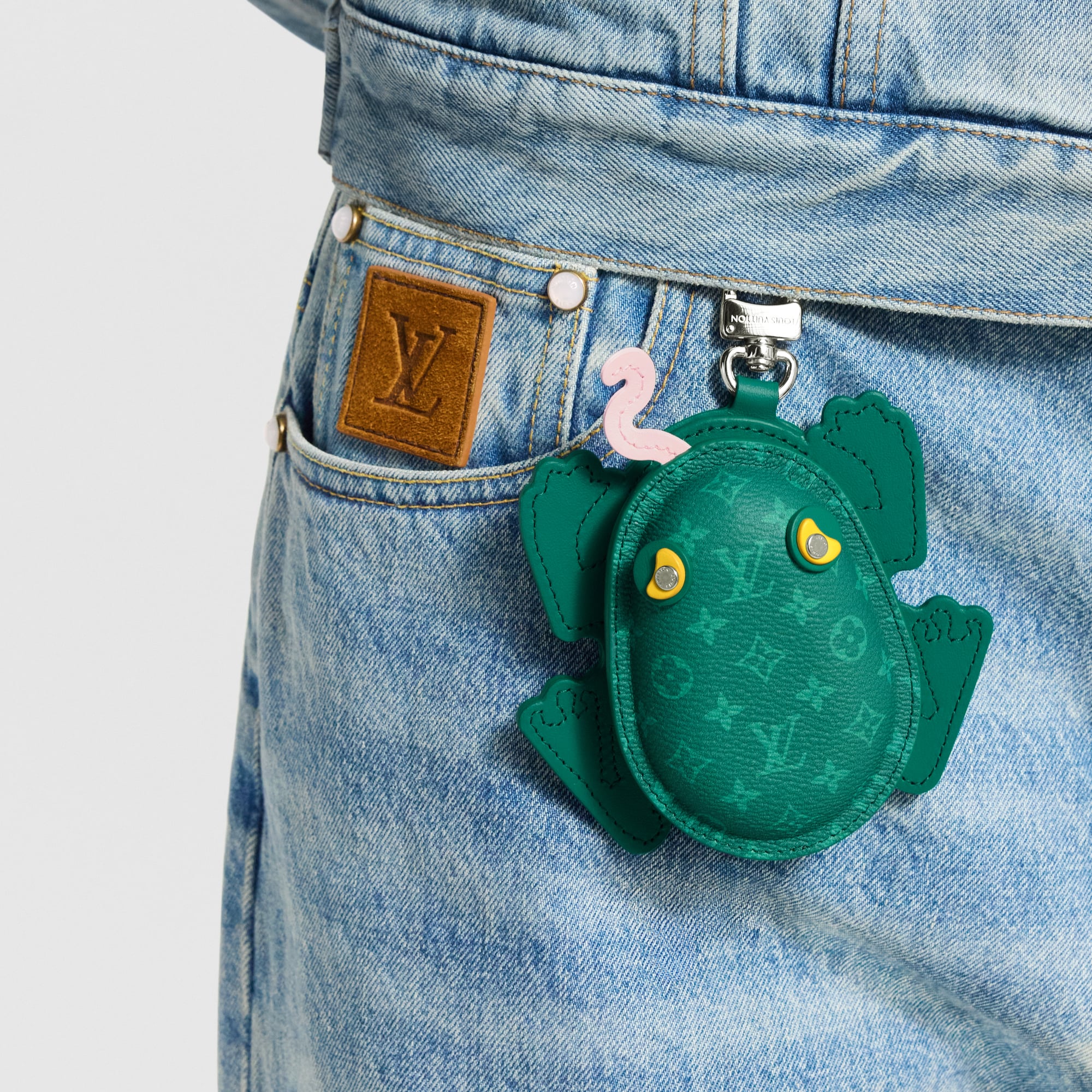 Phụ Kiện Treo Túi LV Frog . in Đồ Nam